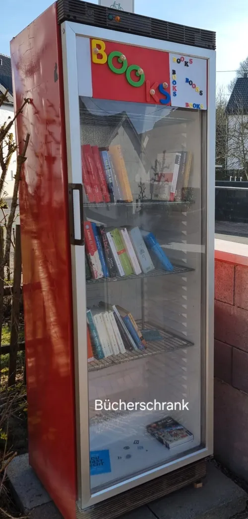 Öffentlicher Bücherschrank in der Bachstraße 12, Kerpen (Eifel)